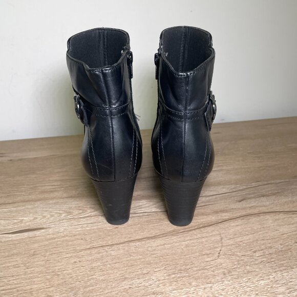 Women's Size 11 Clarks Black Leather Zip Up Heeled Ankle Bootie - Picture 6 of 10